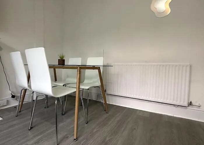 Incredible 2 Bedroom On Tower Bridge