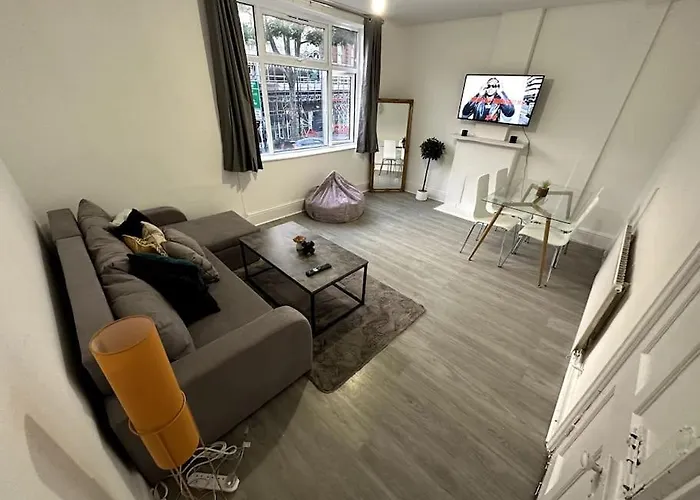 Incredible 2 Bedroom On Tower Bridge